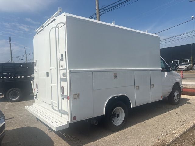 2026 Ford E-Series Cutaway E-350 DRW 138 WB