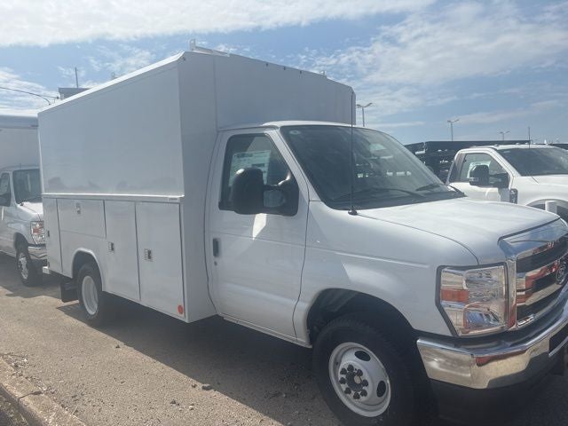 2026 Ford E-Series Cutaway E-350 DRW 138 WB