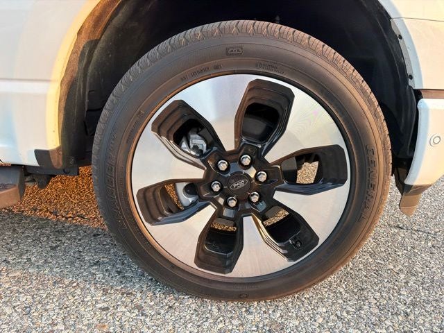 2022 Ford F-150 Lightning Platinum