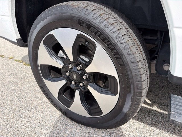 2025 Ford F-150 Lightning Platinum
