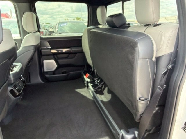 2025 Ford F-150 Lightning Platinum