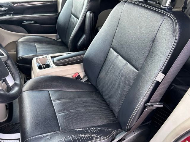 2016 Chrysler Town & Country Touring-L
