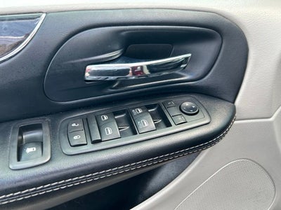 2016 Chrysler Town & Country Touring-L