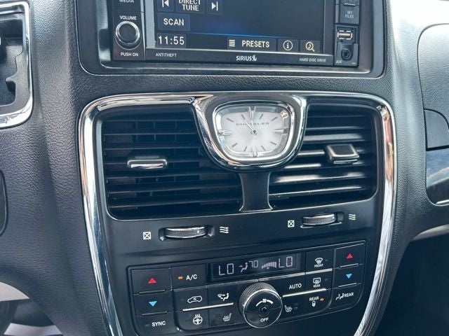 2016 Chrysler Town & Country Touring-L