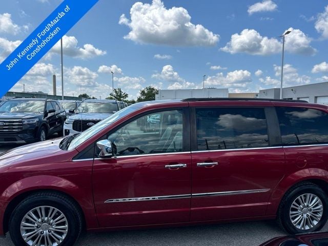 2016 Chrysler Town & Country Touring-L
