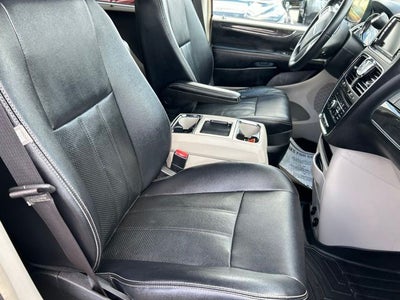 2016 Chrysler Town & Country Touring-L