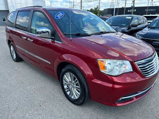 2016 Chrysler Town & Country Touring-L
