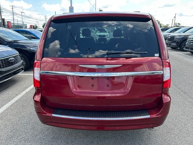2016 Chrysler Town & Country Touring-L