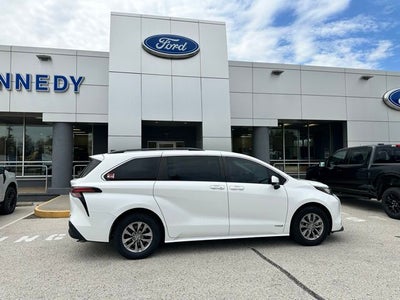 2021 Toyota Sienna LE