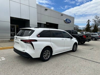 2021 Toyota Sienna LE