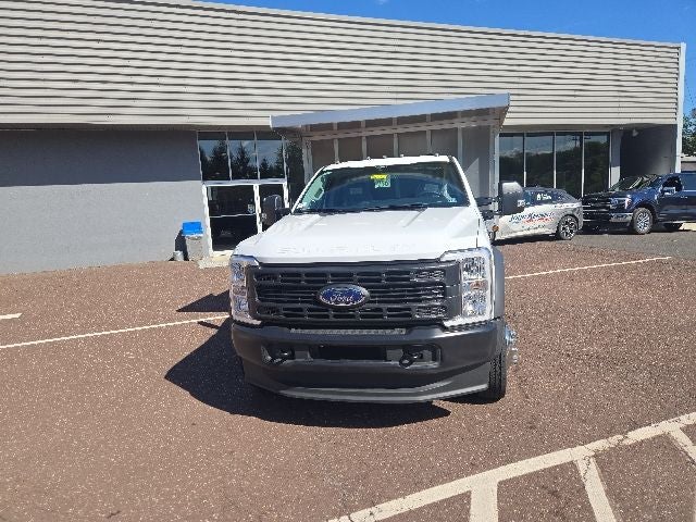 2026 Ford Super Duty F-550 DRW XL 4WD Reg Cab 169 WB 84 CA