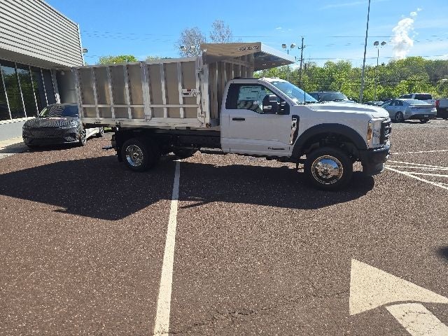 2026 Ford Super Duty F-550 DRW XL 4WD Reg Cab 169 WB 84 CA