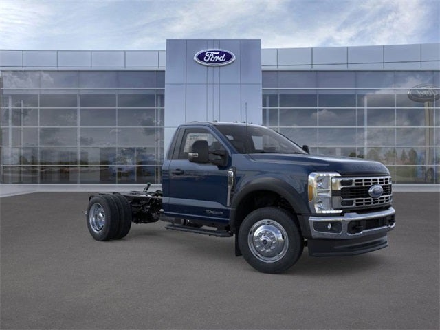 2025 Ford Super Duty F-550 DRW XLT 4WD Reg Cab 145 WB 60 CA
