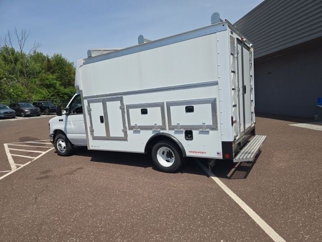 2026 Ford E-Series Cutaway E-350 SRW 158 WB