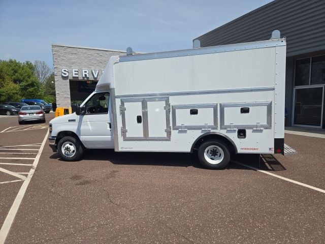 2026 Ford E-Series Cutaway E-350 SRW 158 WB