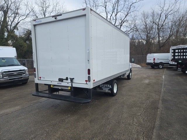 2025 Ford E-Series Cutaway E-450 DRW 176 WB