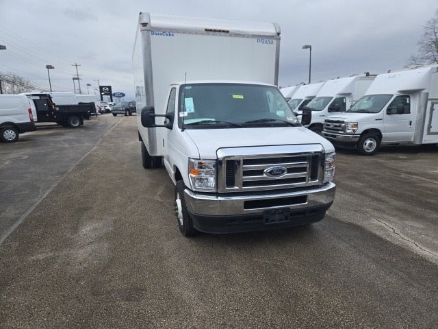 2025 Ford E-Series Cutaway E-450 DRW 176 WB