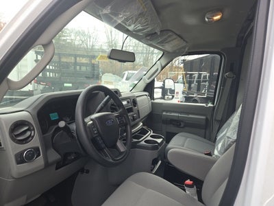 2025 Ford E-Series Cutaway E-450 DRW 176 WB