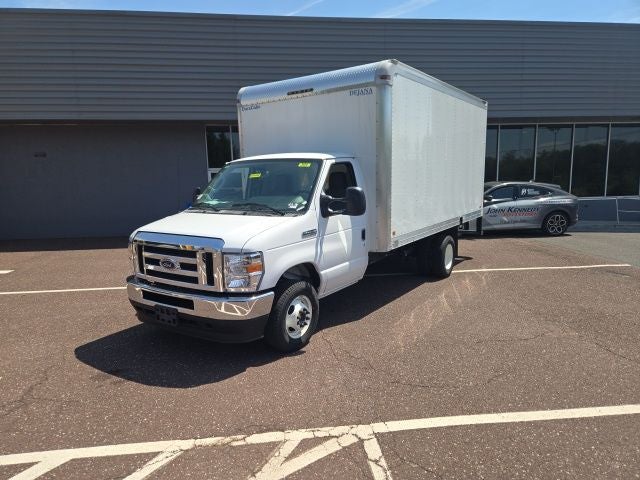 2025 Ford E-Series Cutaway E-450 DRW 158 WB