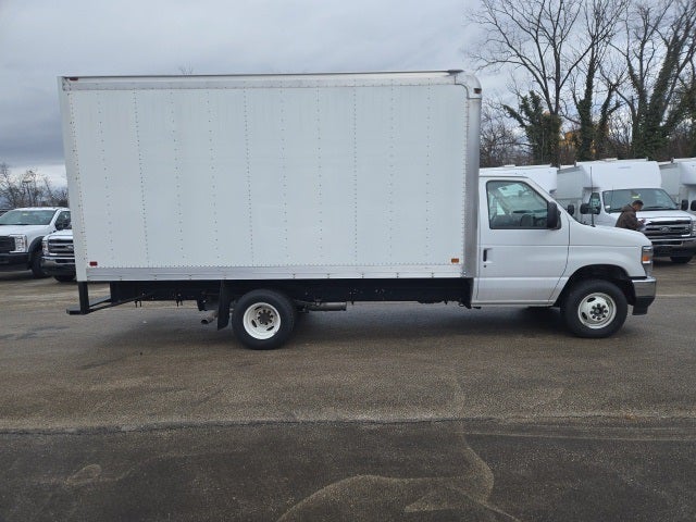 2025 Ford E-Series Cutaway E-450 DRW 158 WB