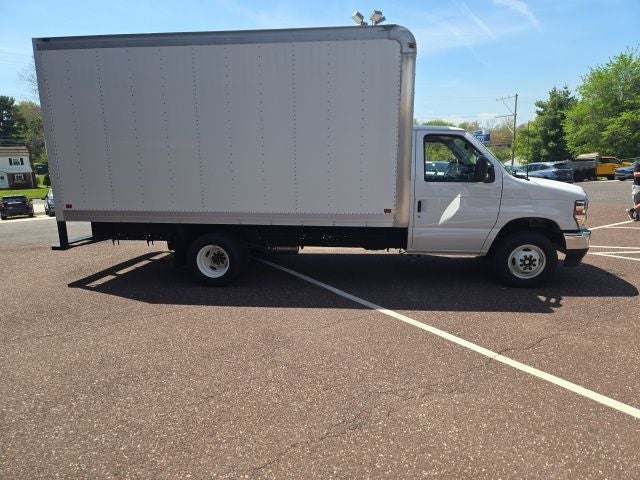 2025 Ford E-Series Cutaway E-450 DRW 158 WB