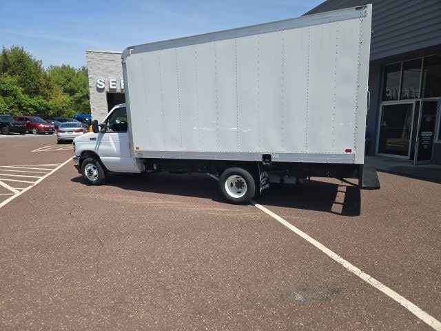 2025 Ford E-Series Cutaway E-450 DRW 158 WB