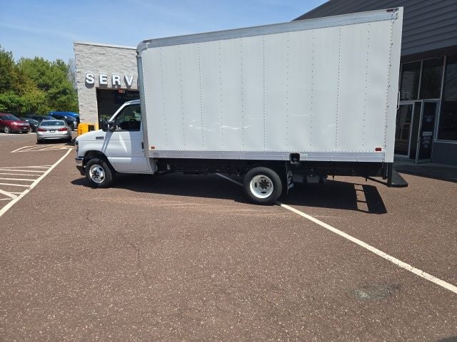 2025 Ford E-Series Cutaway E-450 DRW 158 WB