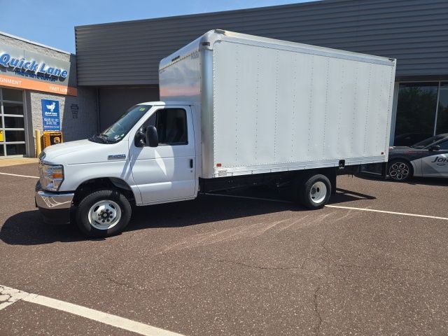 2025 Ford E-Series Cutaway E-450 DRW 158 WB