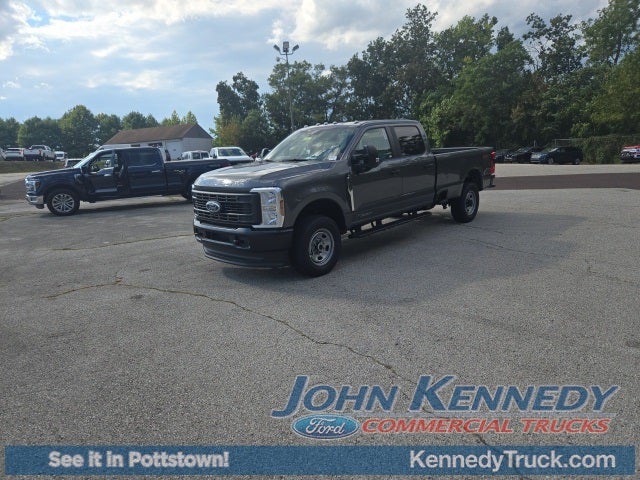 2026 Ford Super Duty F-350 SRW XL 4WD Crew Cab 6.75' Box