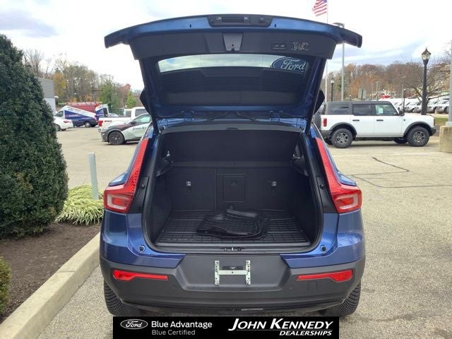 2021 Volvo XC40 Recharge Pure Electric P8