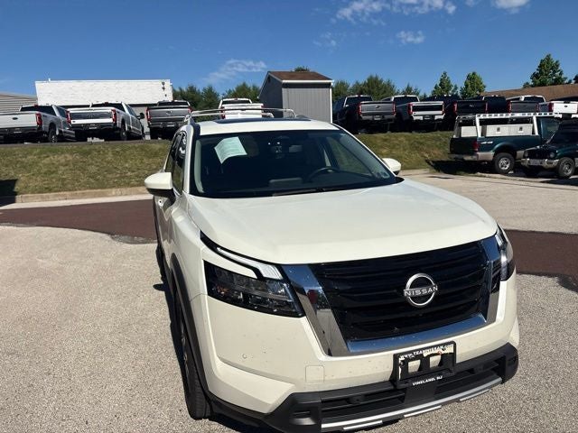 2024 Nissan Pathfinder SL