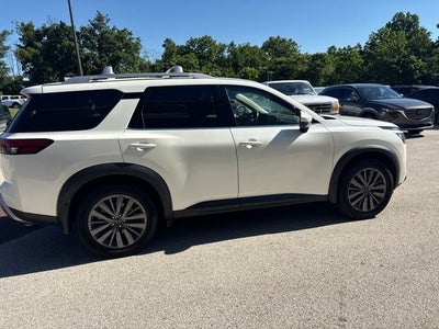 2024 Nissan Pathfinder SL