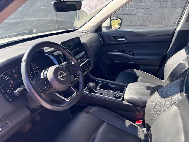 2024 Nissan Pathfinder SL